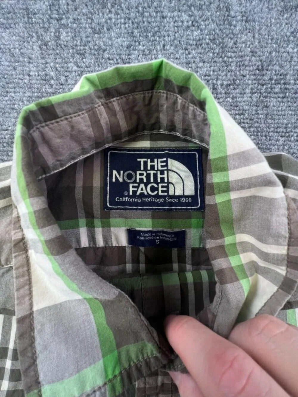 The North Face Button Up Shirt Men’s Small Gray Green Plaid Casual Short Sleeve